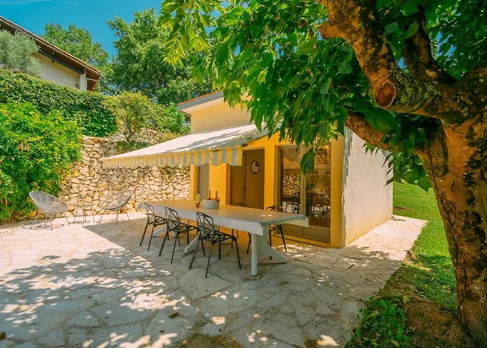 Armagnac, Relaxing Near Daire *