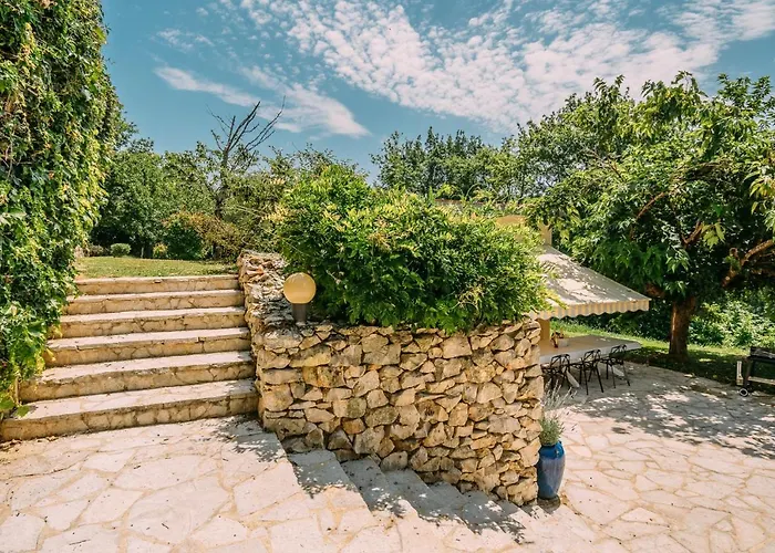 Armagnac, Relaxing Near Daire *